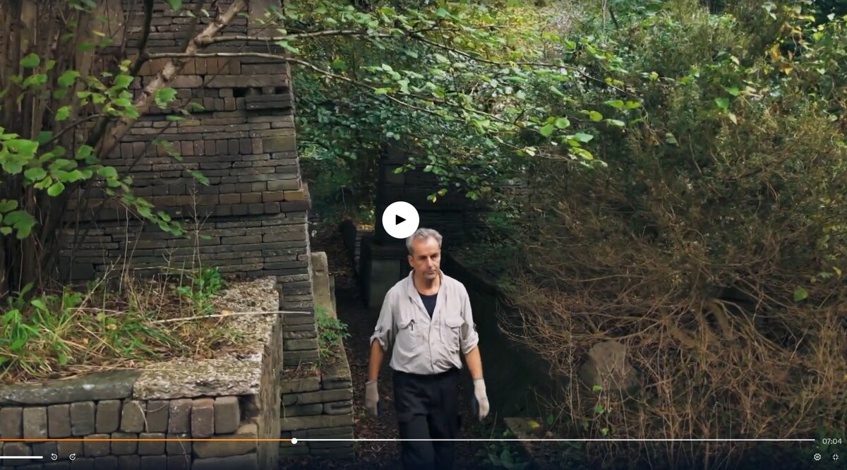 Fragment uit BinnesteBuiten: Marcel Prins in de ecokathedraal in Mildam