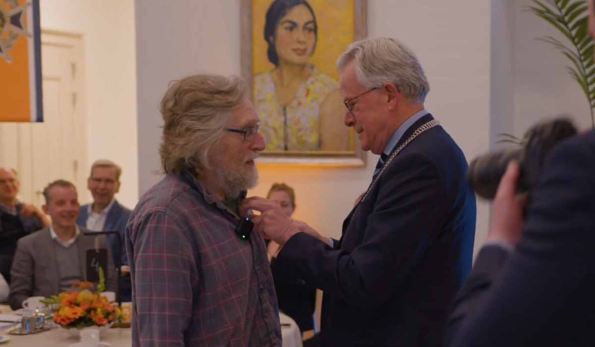 07 video still le roy gebied groningen 50 jaar lintje gerrit vos