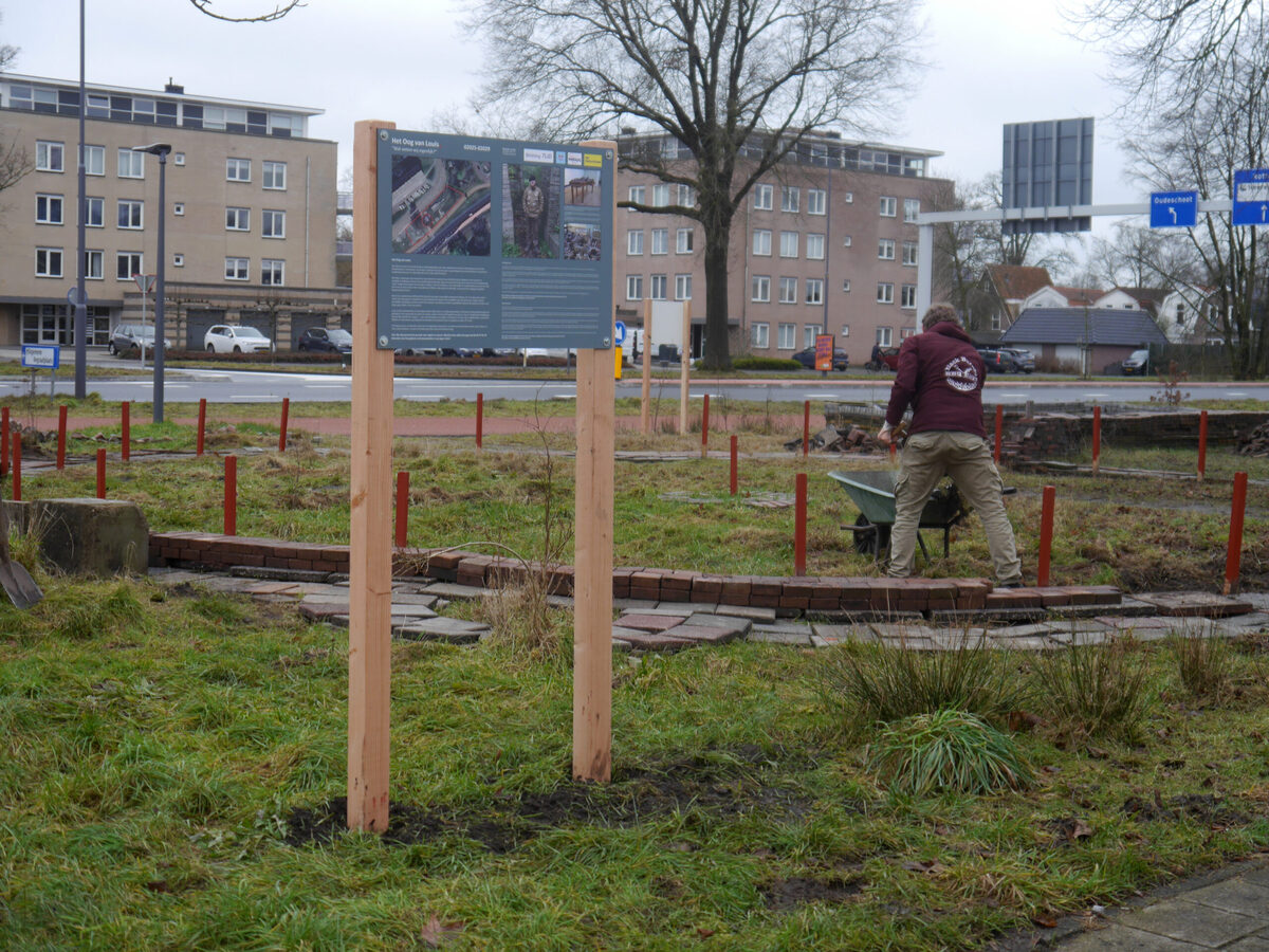 Het informatiebord bij de Le Roy-tuin (foto: Arjen Boerstra)