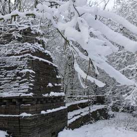 Ecokathedralen onder sneeuwdeken